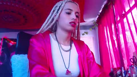 Atenea online show from November 17, 1:35 pm