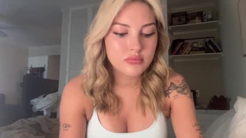 athenasnowxo online show from January 20, 6:53 pm