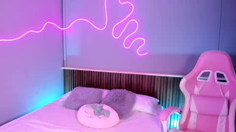 athenea__fox online show from May 10, 12:22 pm