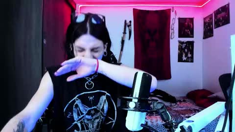 athenauwu online show from October 20, 6:40 am