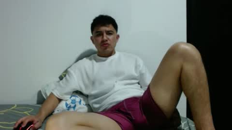 Snapshot of athleticboy2026 chatting on September 9, 1:27 am Robin online show from September 9, 1:27 am