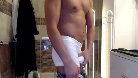 Snapshot of athleticloganx chatting on December 4, 9:18 pm AthleticLoganX online show from December 4, 9:18 pm