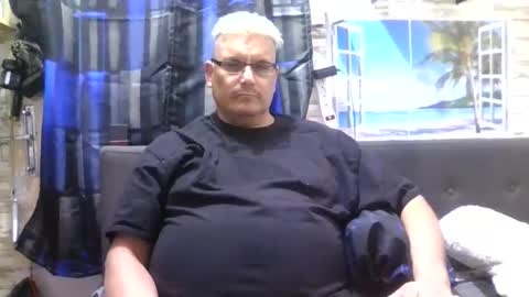 A online show from December 27, 10:12 am