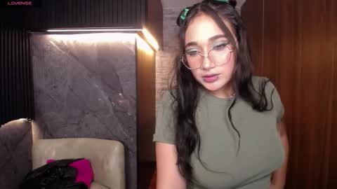 aura_cute_ online show from March 17, 12:37 am