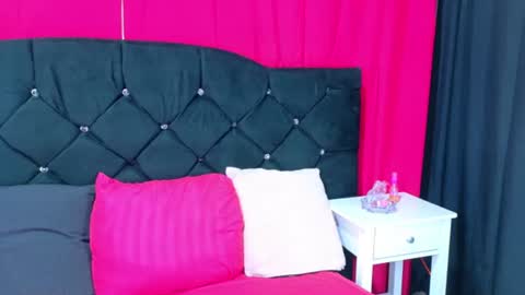 Aura online show from June 20, 11:49 am