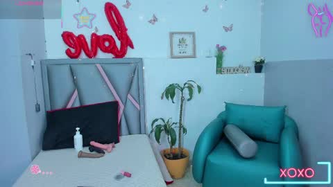 aurora_blackmont online show from May 18, 12:22 pm