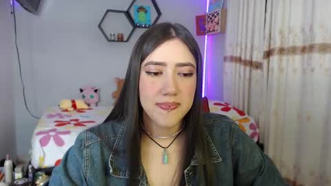 Snapshot of aurora_shy_ chatting on January 22, 5:48 am Aurora online show from January 22, 5:48 am