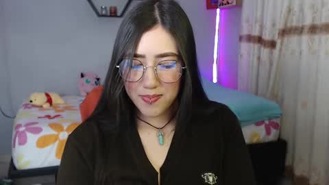Snapshot of aurora_shy_ chatting on February 18, 11:19 pm Aurora online show from February 18, 11:19 pm