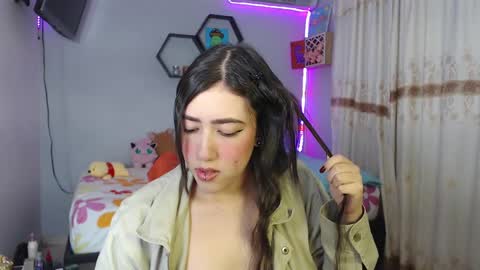 Snapshot of aurora_shy_ chatting on February 25, 9:04 pm Aurora online show from February 25, 9:04 pm