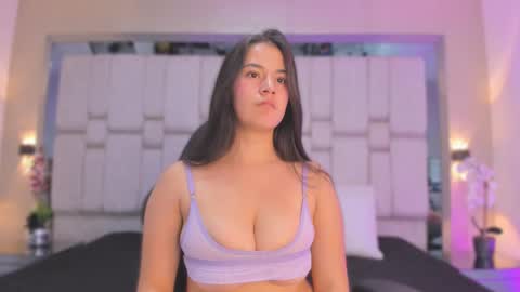 Aurora  online show from October 1, 9:02 pm