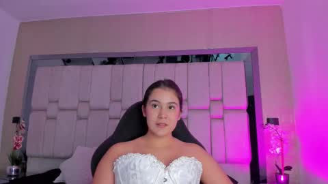 Aurora  online show from October 17, 7:51 pm