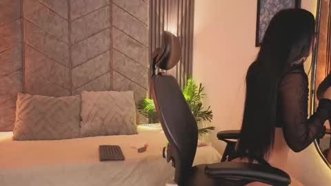 aurora online show from November 18, 7:50 pm