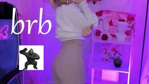 aurorawrenfield online show from November 12, 10:17 am