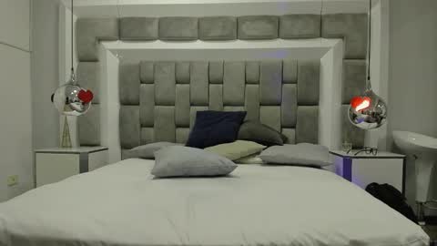 austinreeds online show from March 7, 2:28 pm