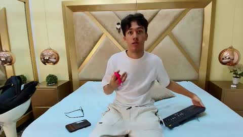 austinreeds online show from November 25, 4:06 pm