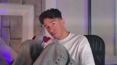 austinreeds online show from April 10, 3:06 pm