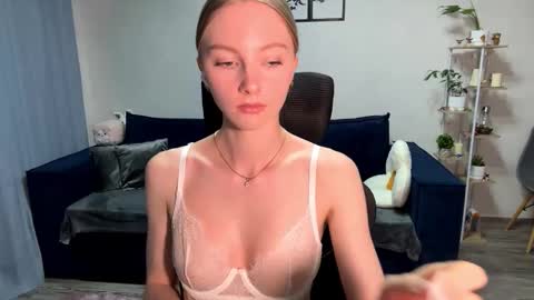 Annie online show from October 16, 6:18 pm