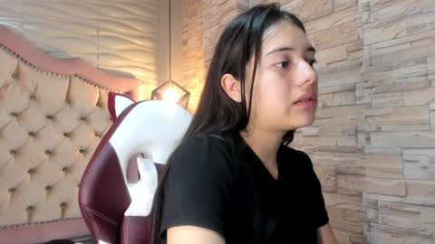 Snapshot of ava_broown chatting on January 18, 2:47 am online show from January 18, 2:47 am