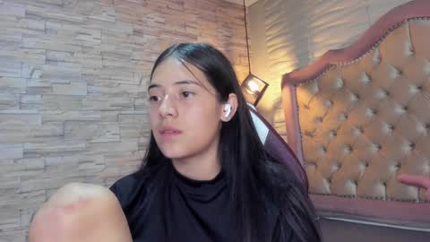 Snapshot of ava_broown chatting on January 23, 4:19 am online show from January 23, 4:19 am