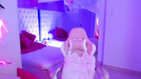 AVA online show from October 4, 3:15 am