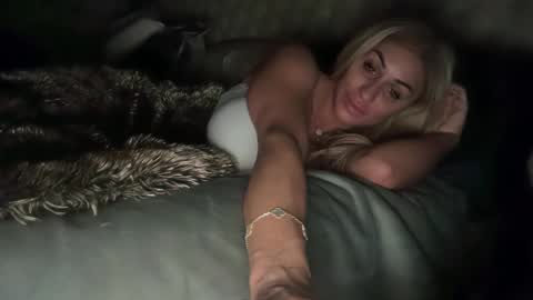 AvalonnFoxx online show from December 2, 12:13 pm