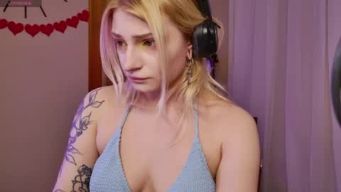 Ava online show from May 22, 2:13 pm