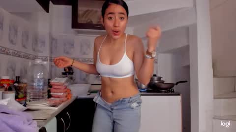 Snapshot of ave_fenix69 chatting on December 13, 9:09 pm Valery -- online show from December 13, 9:09 pm