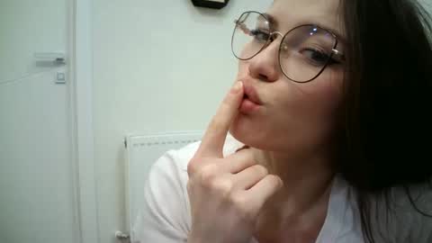 Aveline online show from March 1, 6:01 pm