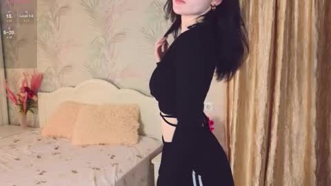 aveloria online show from October 8, 6:47 pm