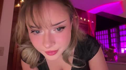 Avery  online show from December 18, 12:06 am