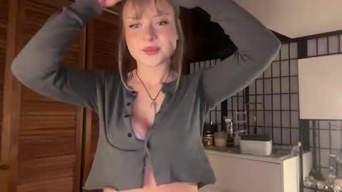 Avery  online show from October 15, 12:14 am