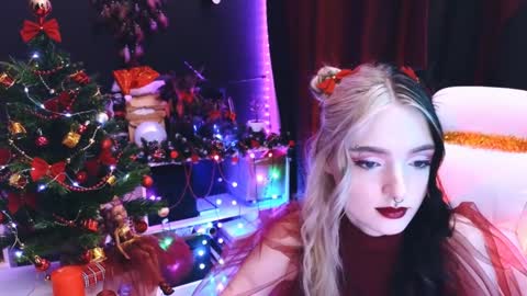 Snapshot of avi_nile chatting on December 26, 2:44 am Avriel online show from December 26, 2:44 am