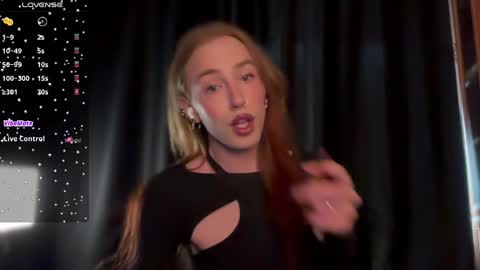 avril_pearly_ online show from April 7, 11:23 am