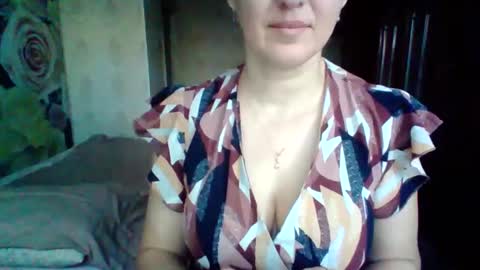 Snapshot of awesomeladyy chatting on January 12, 7:32 am awesomeladyy online show from January 12, 7:32 am