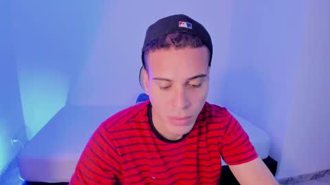 axel__fierro online show from April 27, 9:34 pm
