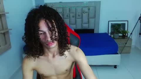 Axel online show from December 16, 1:24 am