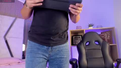 axel_grey_ online show from June 20, 1:06 pm