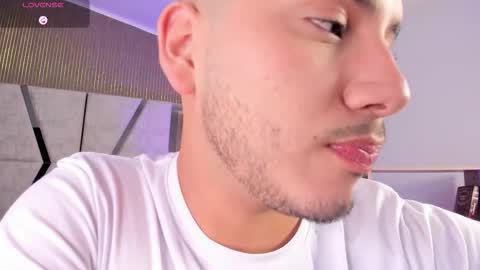 axel_grey_ online show from February 20, 1:46 pm