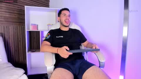 axel_grey_ online show from November 9, 2:20 pm