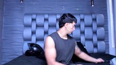 axel_hendrick online show from March 12, 12:09 pm