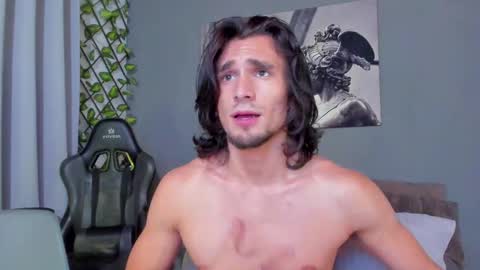 Axel online show from March 7, 1:20 am