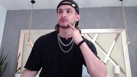 Axel  online show from July 8, 12:30 pm