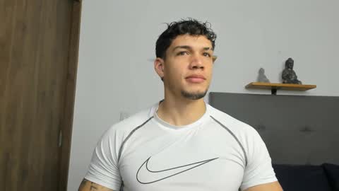 INDEPENDENT MODEL  online show from September 29, 1:43 pm