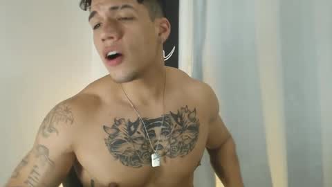 INDEPENDENT MODEL  online show from February 20, 8:47 pm