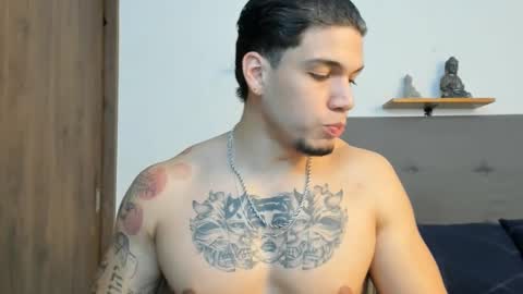 INDEPENDENT MODEL  online show from October 10, 2:50 am