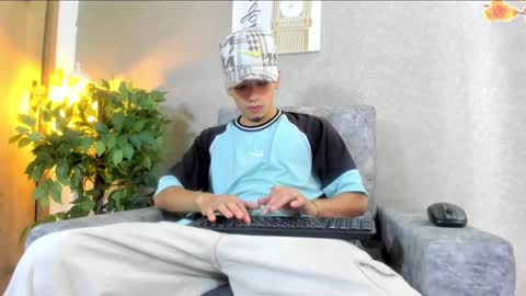 axel  online show from October 6, 6:59 pm