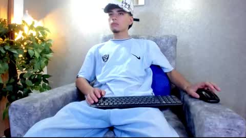 axel  online show from October 10, 6:14 pm