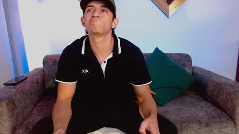 Axel online show from June 11, 6:39 pm