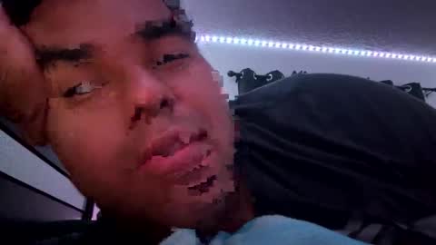 axelfigueroa2 online show from October 17, 4:38 am