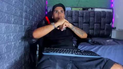 Axell Cross2 online show from October 20, 6:35 pm